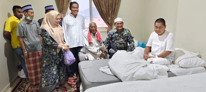 Pj. Bupati Lampura Drs. Aswarodi MSi., Sambut Rombongan Jamaah Calon Haji di&nbsp;Mekkah