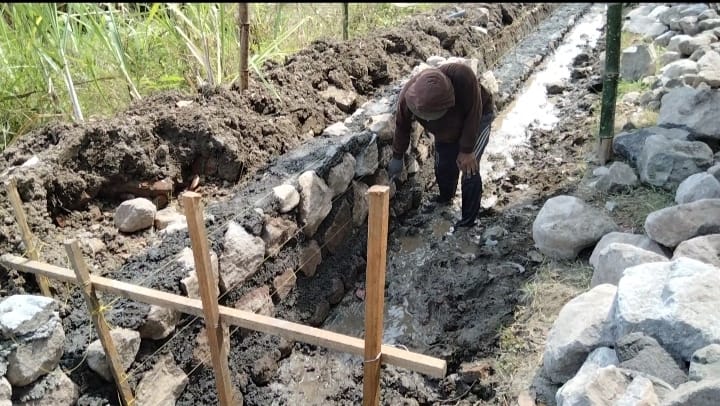 Proyek Plengsengan di Desa Candipari Diduga Tidak Sesuai Spesifikasi dan Terkesan&nbsp;Siluman