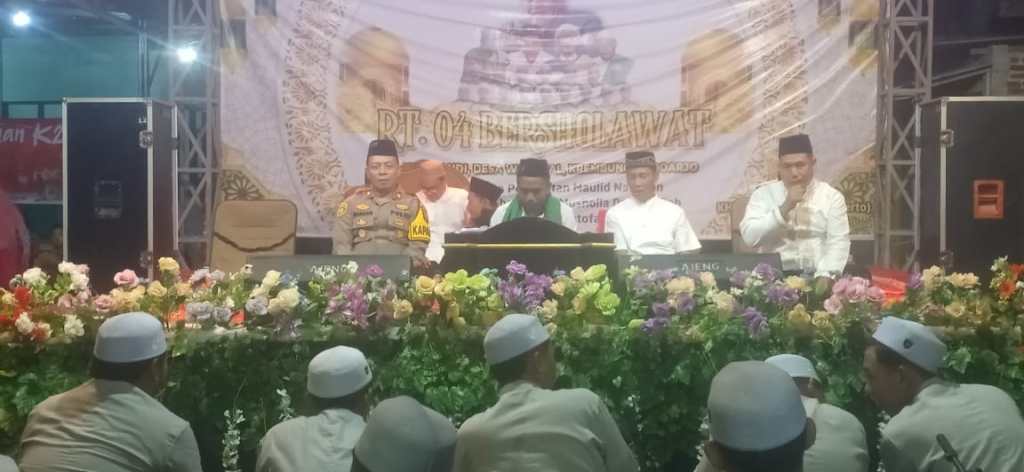 Kapolsek Krembung Sidoarjo Pimpin Pengamanan Pengajian Umum Maulid Nabi di Desa&nbsp;Wangkal