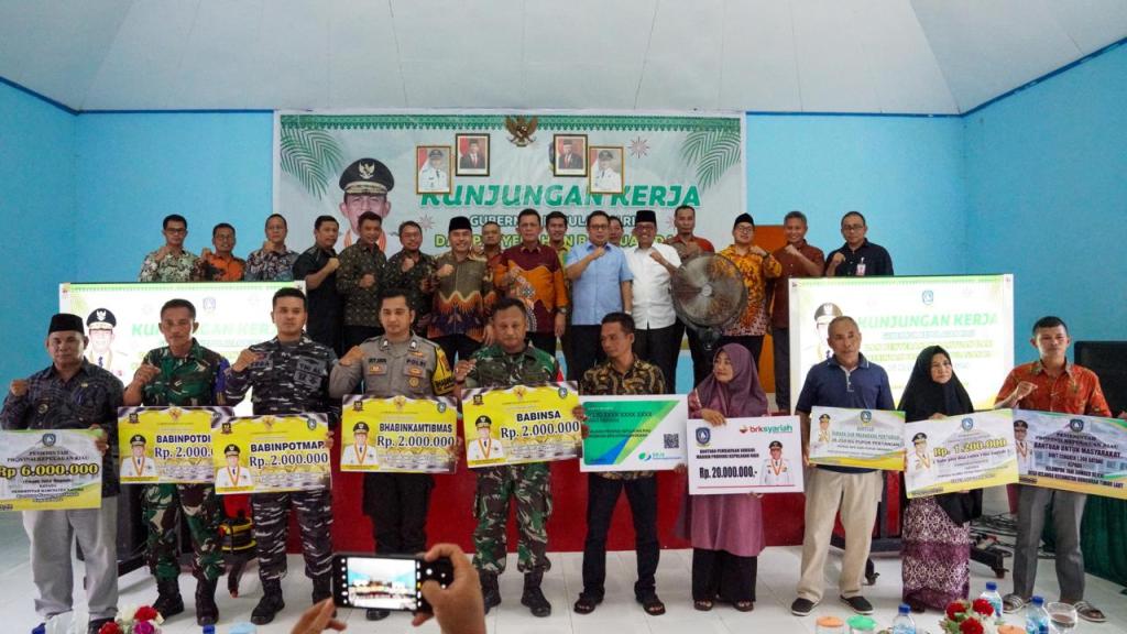 Gubernur Ansar Serahkan Bantuan Sebesar Rp19,6 Miliar di Empat Kecamatan di&nbsp;Natuna