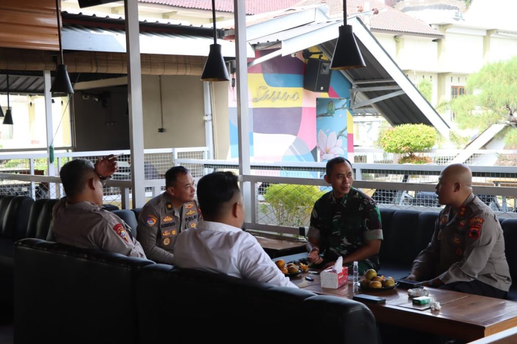 Perkuat Sinergitas, TNI Polri di Wonogiri Ngopi&nbsp;Bareng