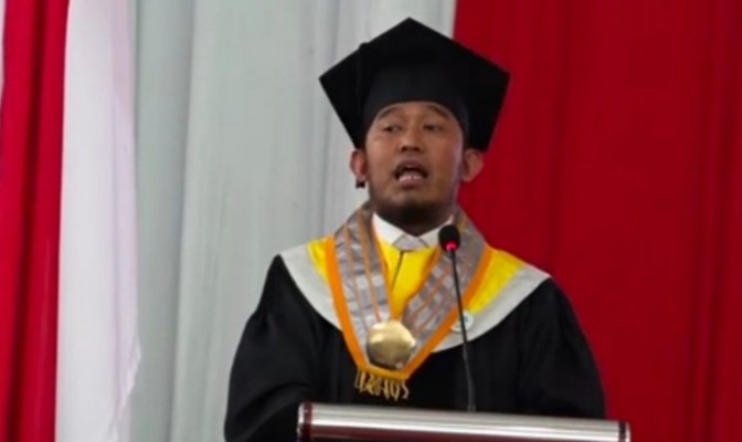 Sukses Raih Gelar Doktor, Achmad Fauzi Selesaikan Wisuda S3 di Unmer&nbsp;Malang