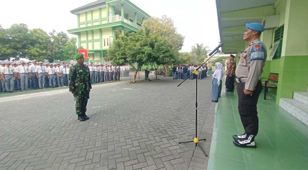 Menambahkan Nasionalisme di Kalangan Pelajar, Upaya Bhabinkamtibmas dan Babinsa di SMKI&nbsp;Krembung