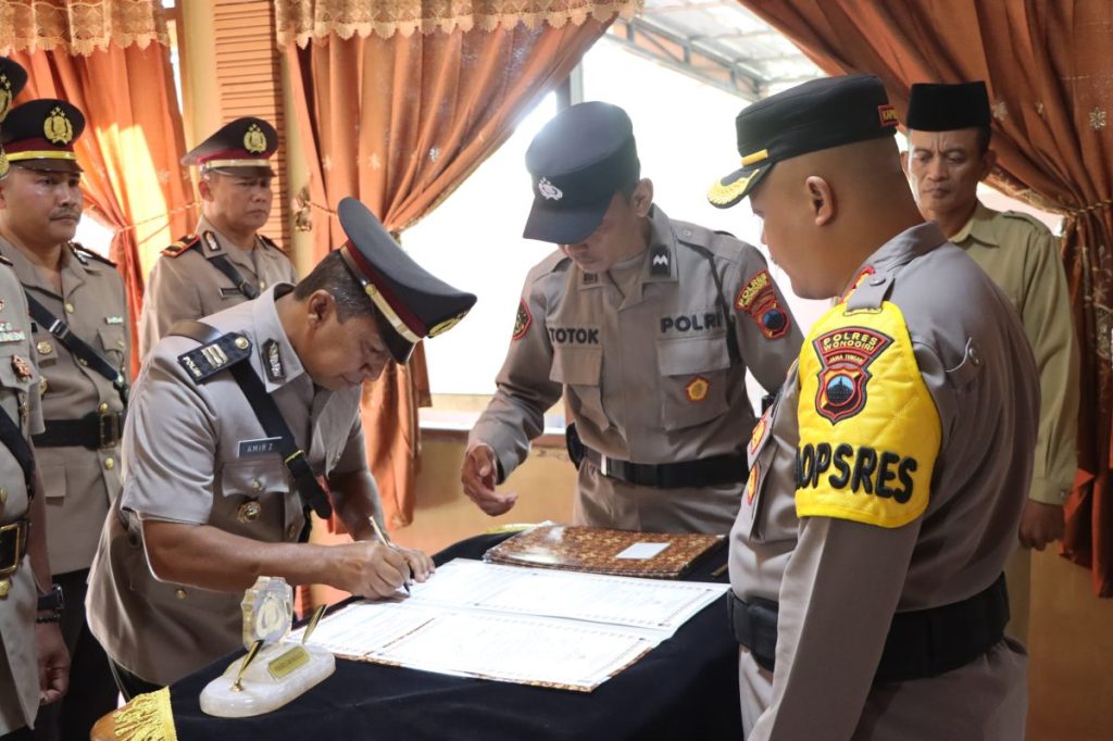 Polres Wonogiri Gelar Sertijab Kabag Log dan Pengukuhan Sejumlah&nbsp;Kapolsek