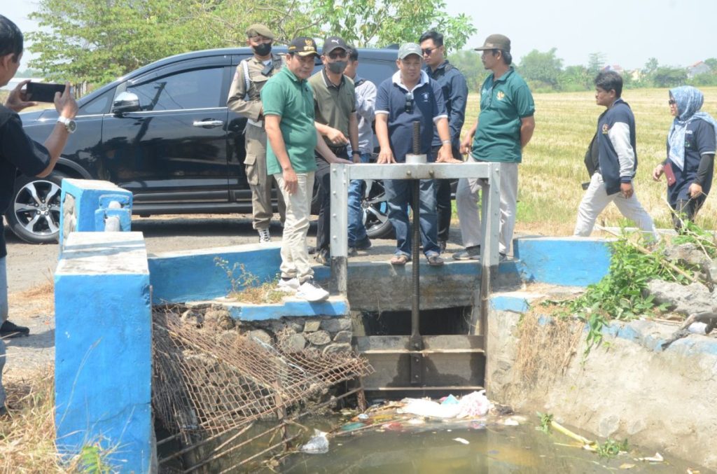 Plt. Bupati Sidoarjo Sidak Sungai Segodobancang, Tegaskan Pentingnya Kesadaran Masyarakat Dalam Penanganan&nbsp;Sampah